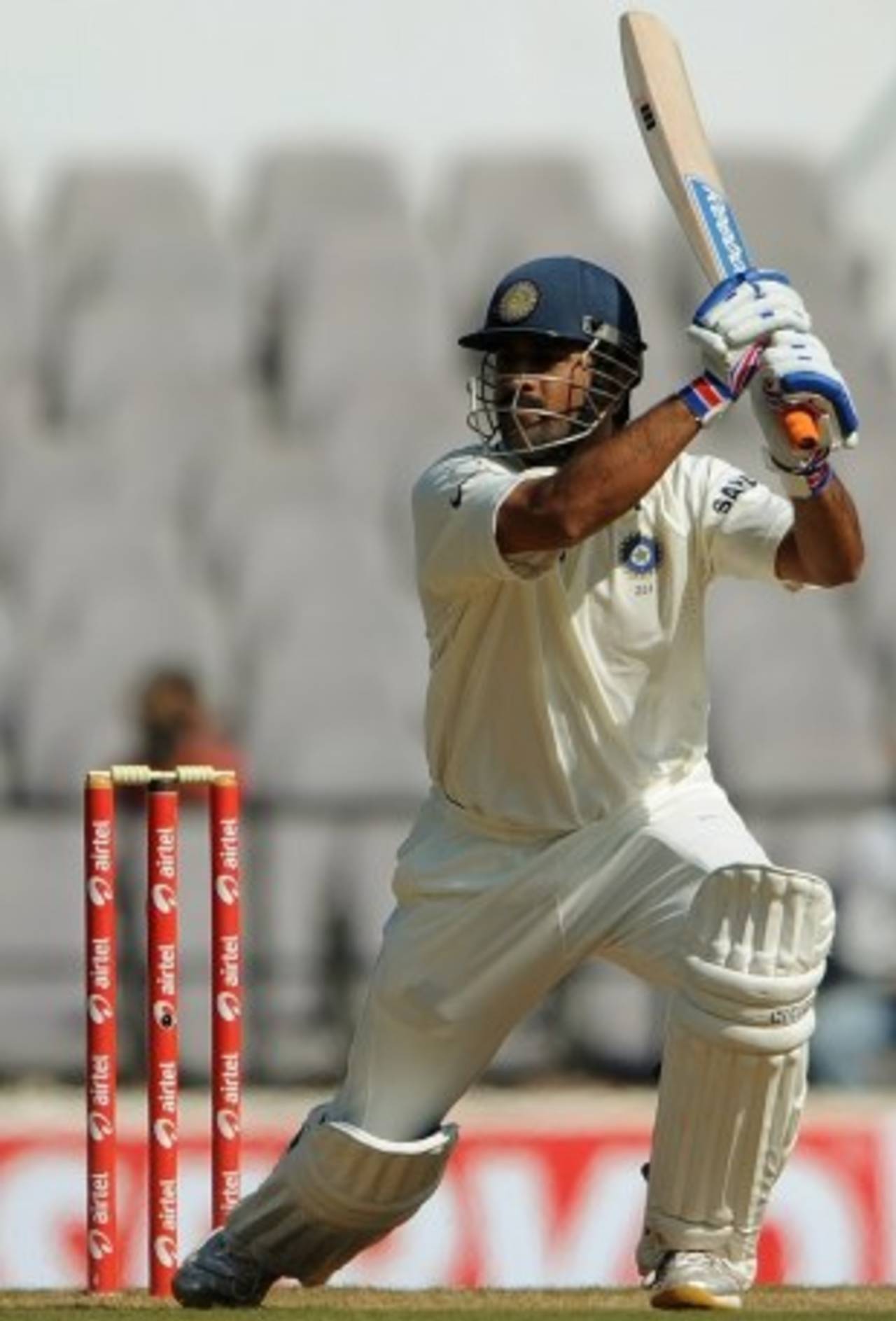 MS Dhoni's aggressive scoring accelerated India's lead, India v New Zealand, 3rd Test, Nagpur, 3rd day, November 22, 2010