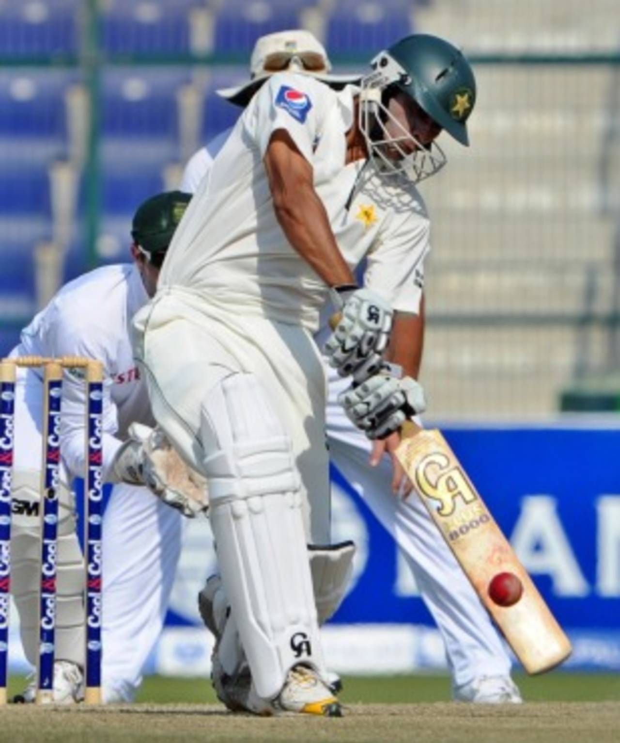 Abdur Rehman hits over the top, Pakistan v South Africa, 2nd Test, Abu Dhabi, 4th day, November 23, 2010