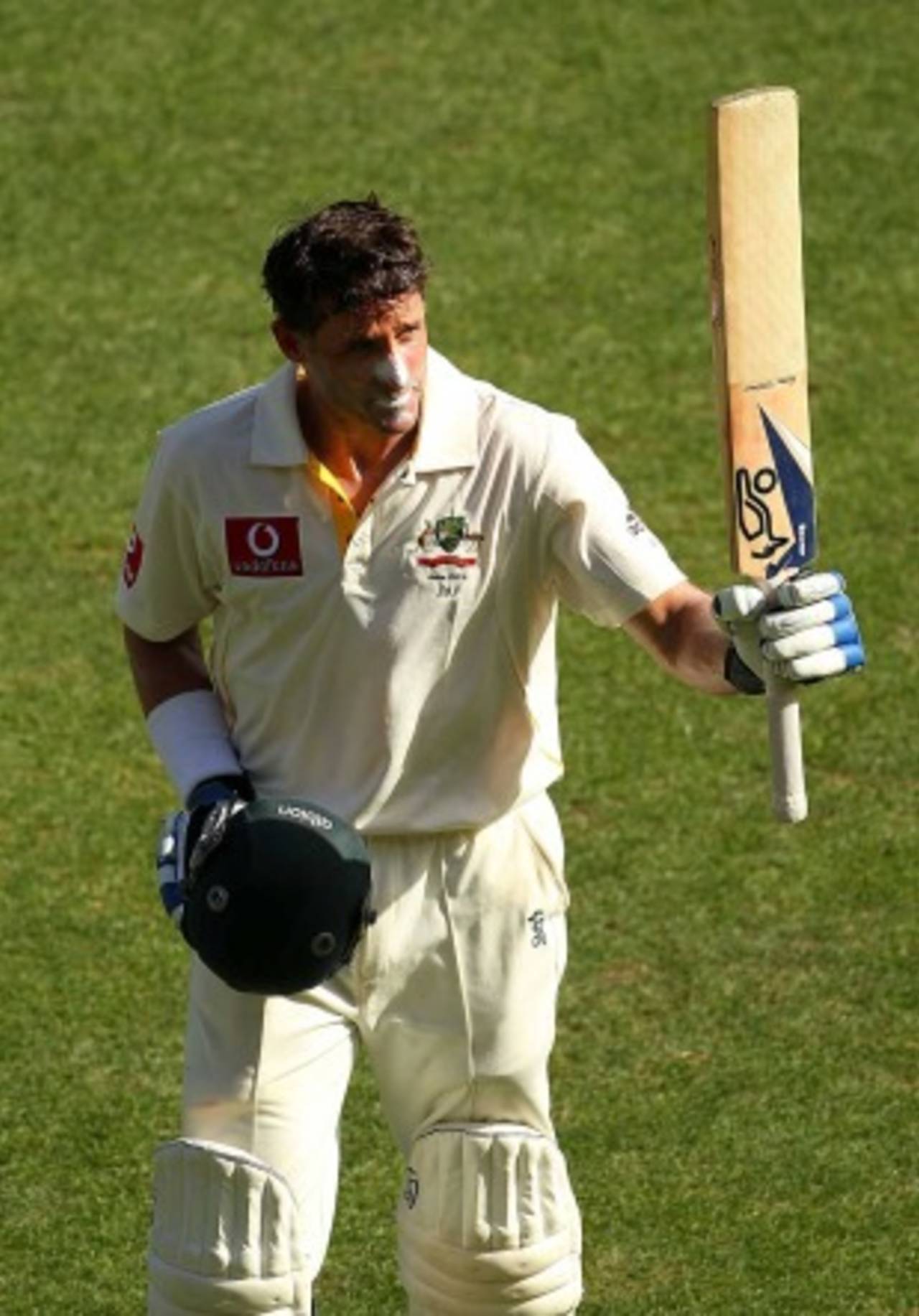 Michael Hussey fell five runs short of what would have been his first Test double-century&nbsp;&nbsp;&bull;&nbsp;&nbsp;Getty Images