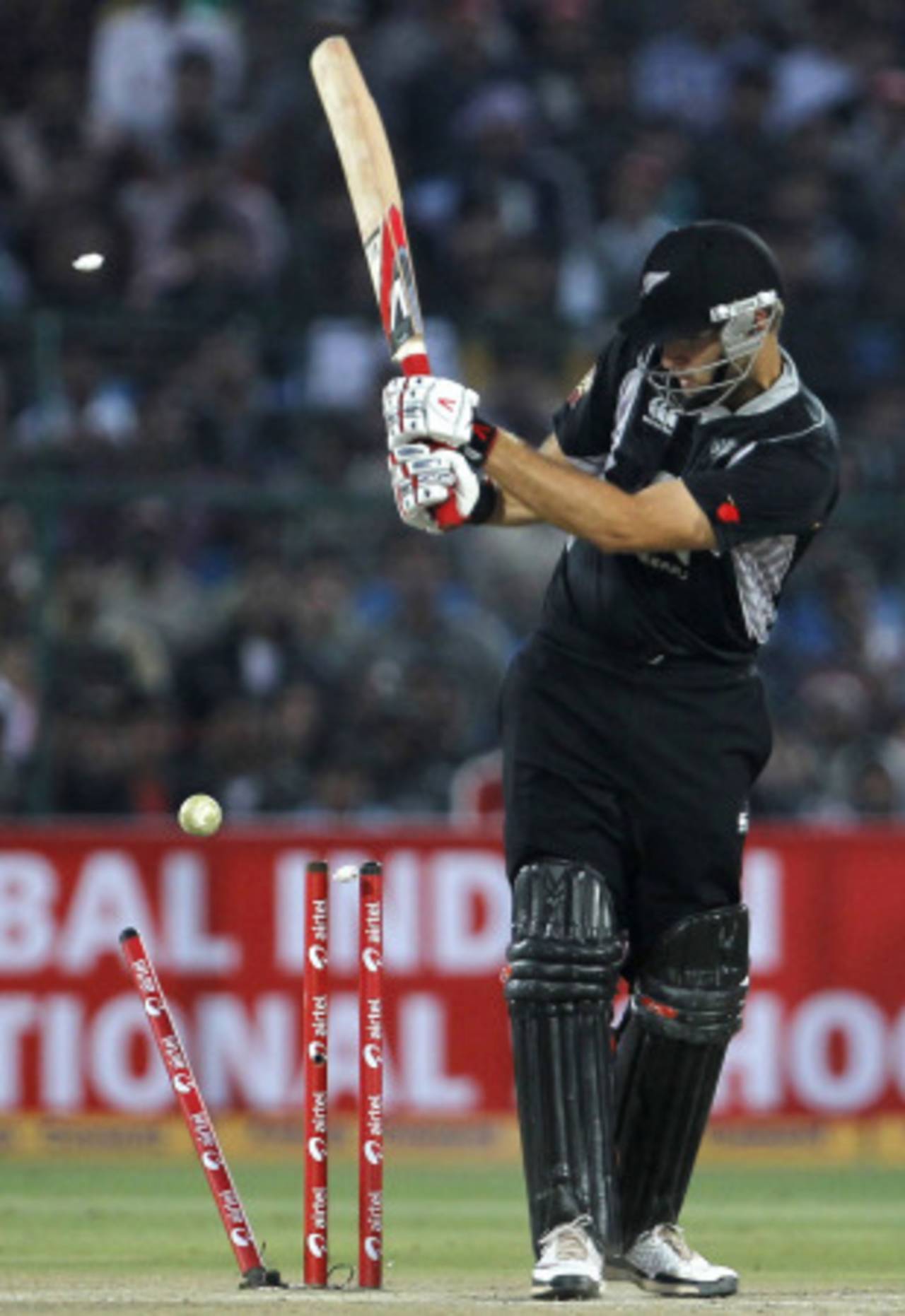 Daniel Vettori has his stumps rearranged by Sreesanth, India v New Zealand, 2nd ODI, Jaipur, December 1, 2010