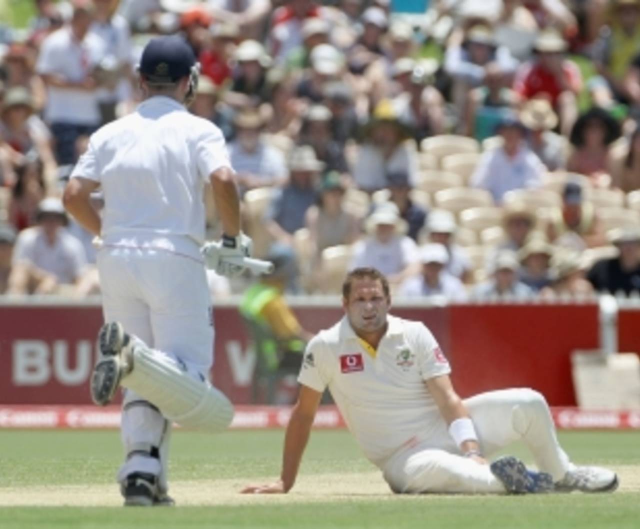 It was hard work for Australia's bowlers on the second afternoon at Adelaide, Australia v England, 2nd Test, Adelaide, 2nd day, December 4, 2010