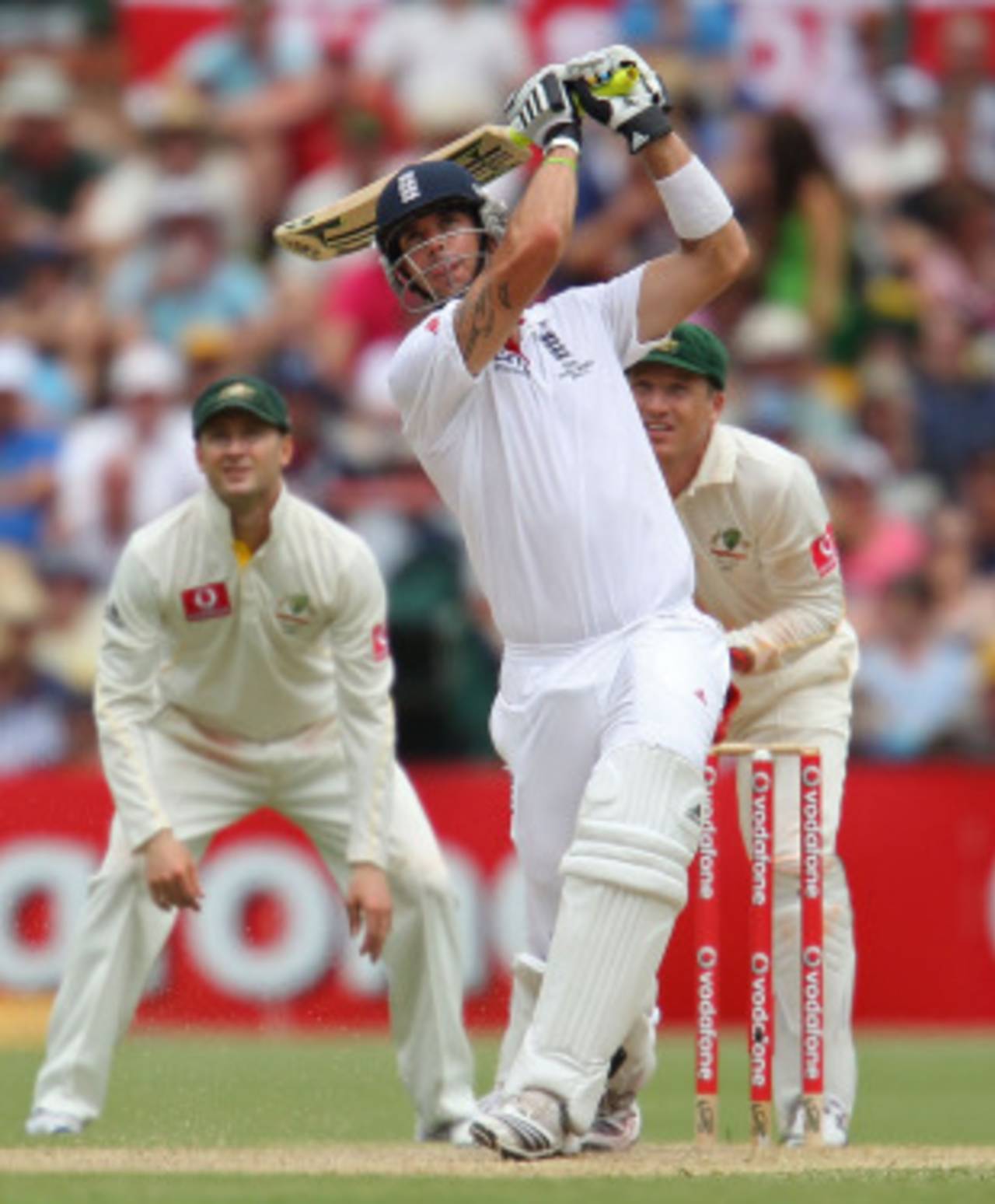 Kevin Pietersen goes over the top, Australia v England, 2nd Test, Adelaide, 3rd day, December 5, 2010