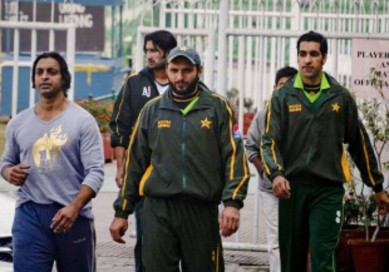 Pakistan players arrive for practice at the Gaddafi Stadium, Lahore, December 11, 2010