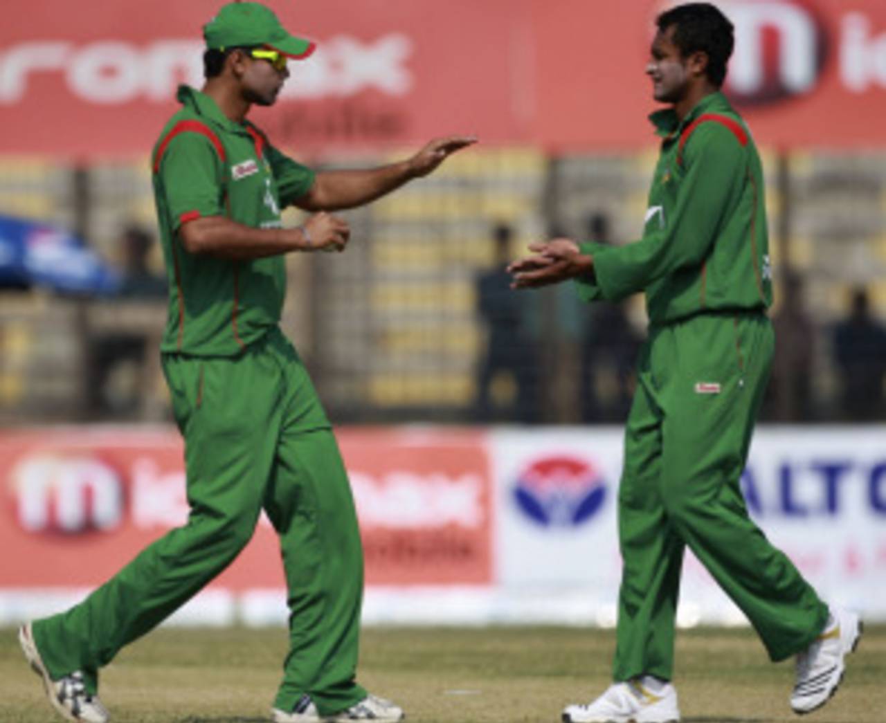 Shakib Al Hasan [right] and Bangladesh are faring well ahead of the World Cup&nbsp;&nbsp;&bull;&nbsp;&nbsp;Associated Press
