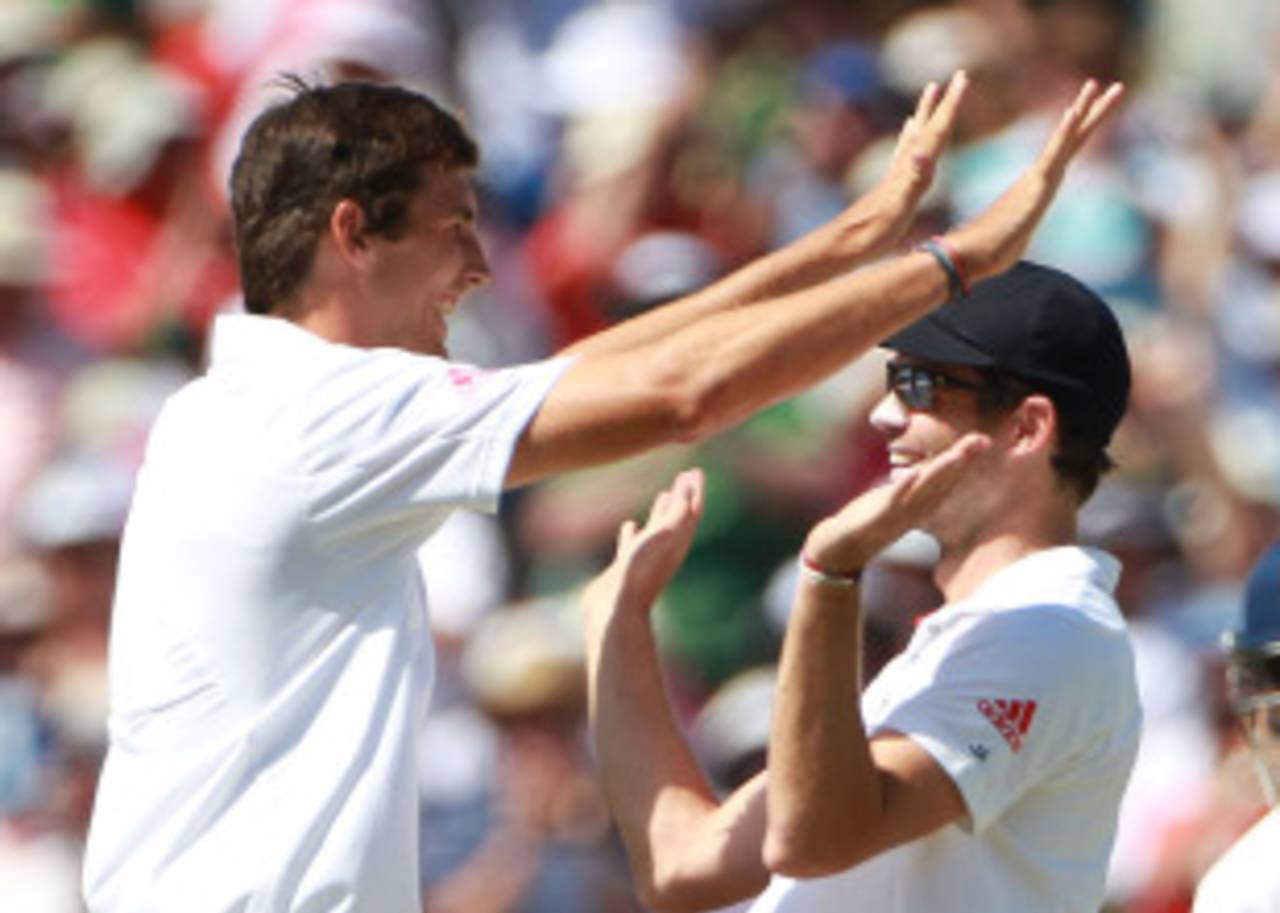 Steven Finn and James Anderson celebrate another wicket, Australia v England, 3rd Test, Perth, 3rd day, December 18, 2010