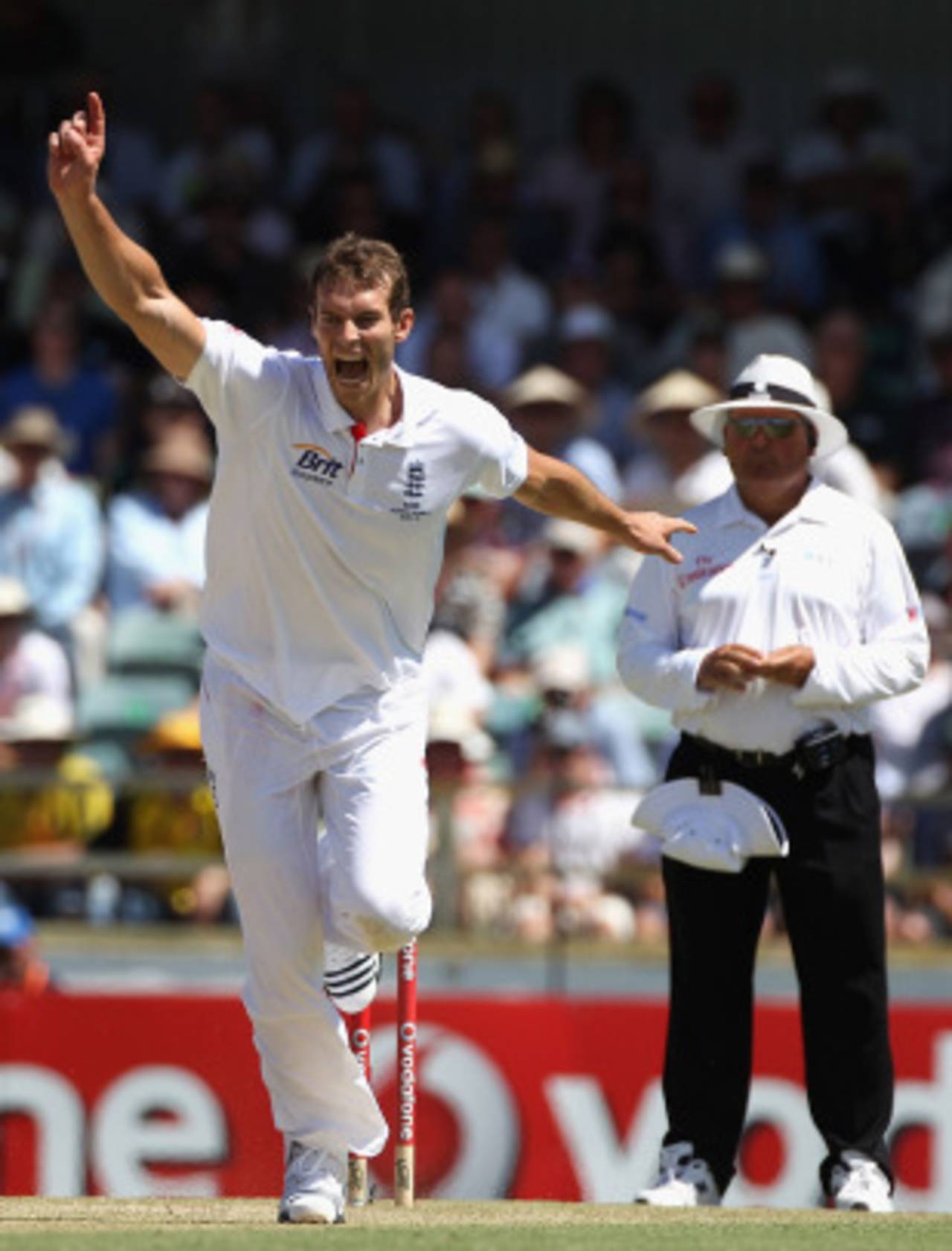 Chris Tremlett claimed his first Test five-wicket haul, Australia v England, 3rd Test, Perth, 3rd day, December 18, 2010