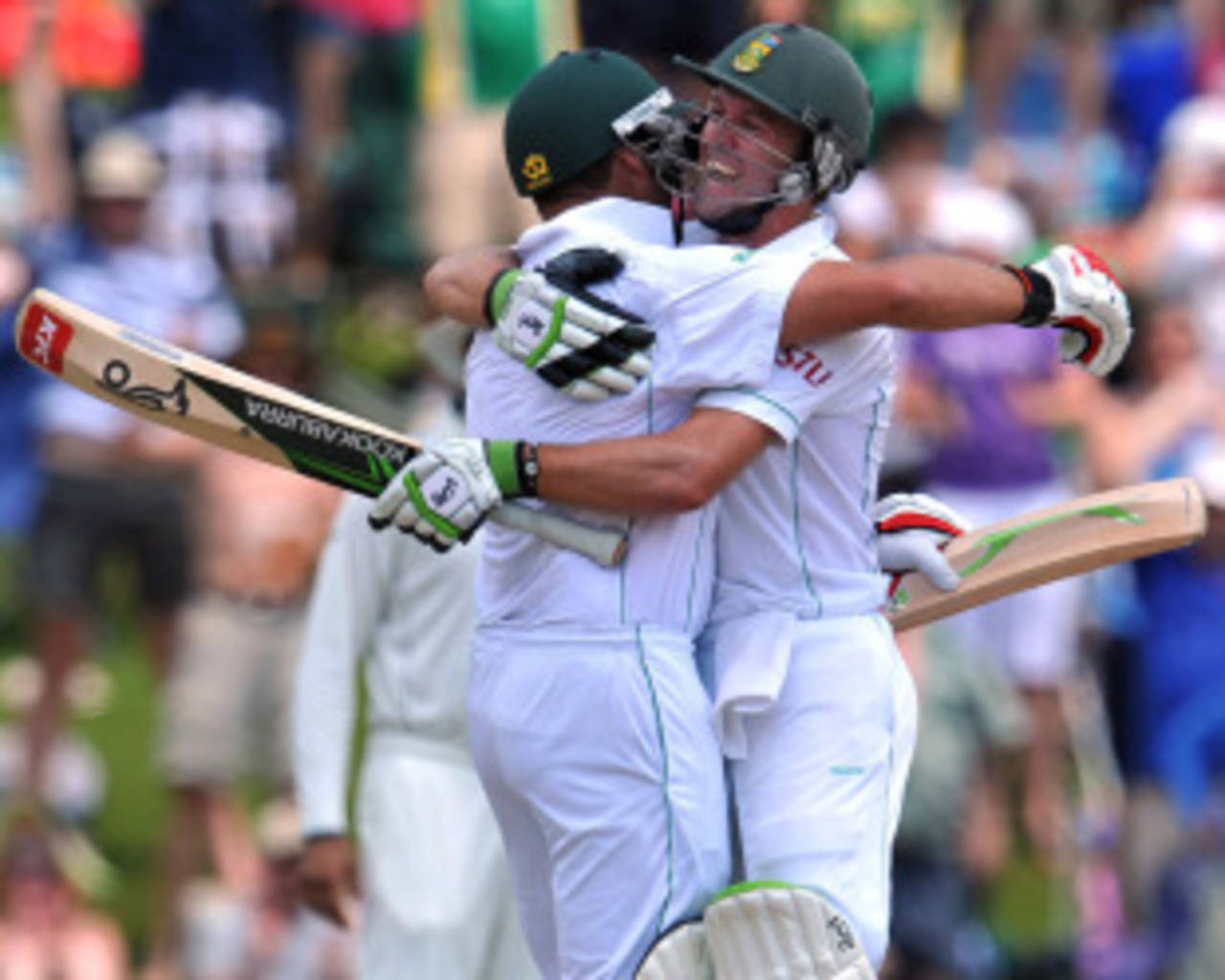 AB de Villiers congratulates Jacques Kallis on getting to a double-century, South Africa v India, 1st Test, Centurion, 3rd day, December 18, 2010 