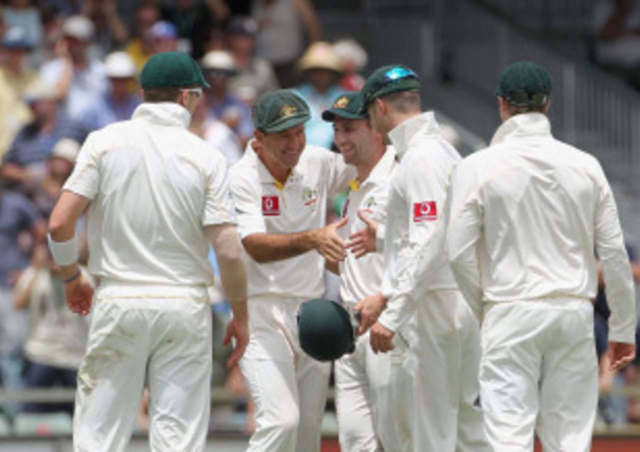 Ricky Ponting congratulates his team-mates, Australia v England, 3rd Test, Perth, 4th day, December 19, 2010