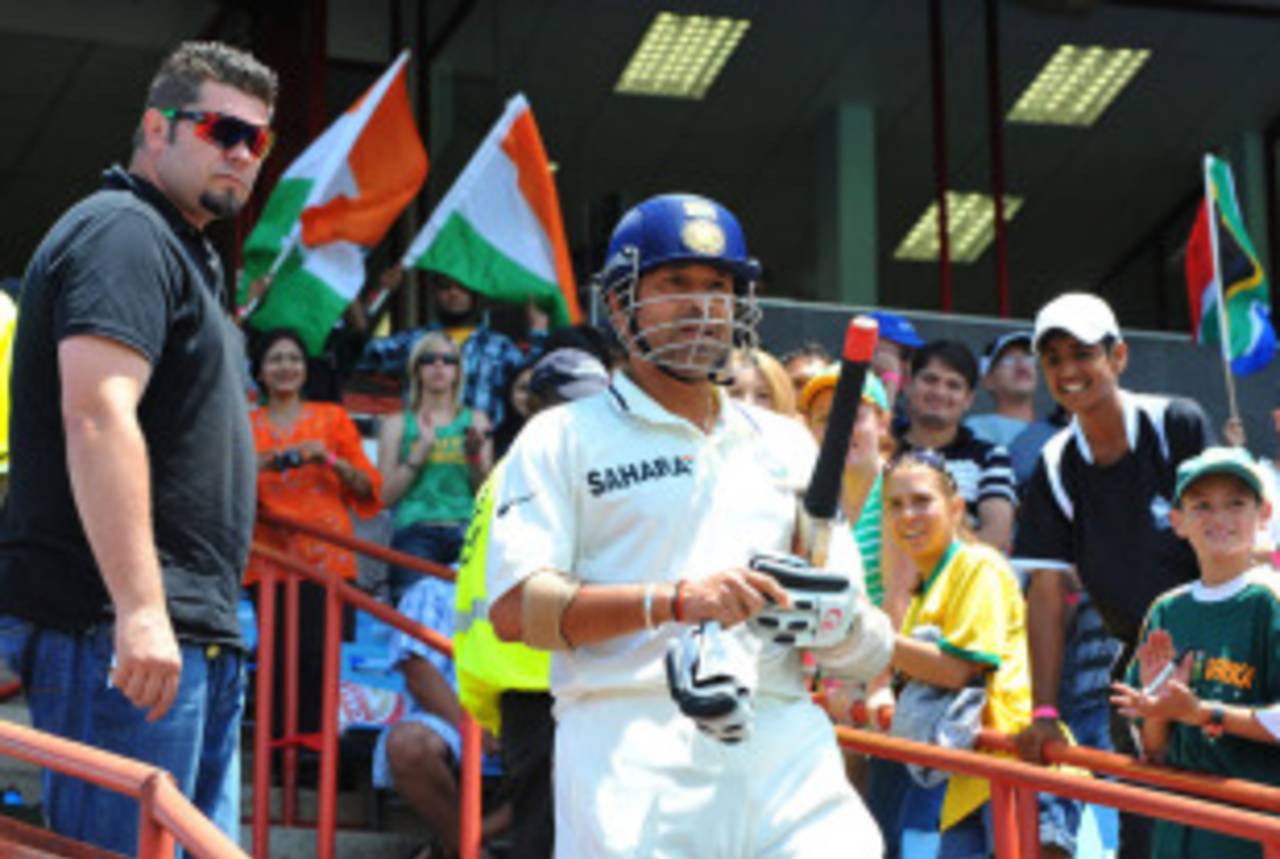 Sachin Tendulkar walks out to bat after tea, 20 runs short of his 50th Test ton, South Africa v India, 1st Test, Centurion, 4th day, December 19, 2010