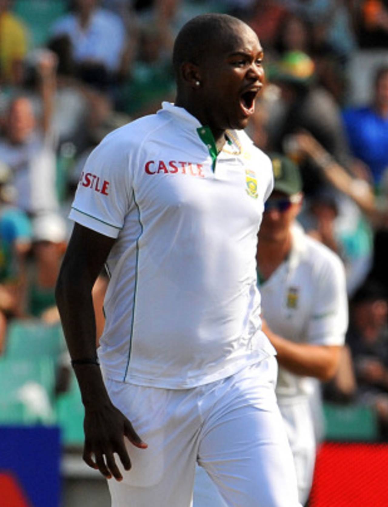 Lonwabo Tsotsobe gets his second wicket of the innings, dismissing Rahul Dravid, South Africa v India, 2nd Test, Durban, 2nd day, December 27, 2010 