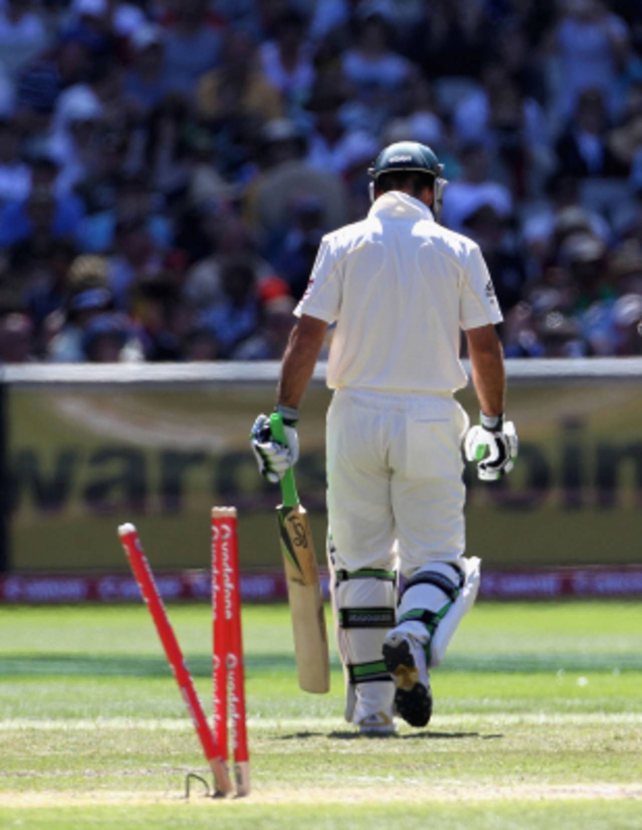 Ricky Ponting leaves the field after being bowled by Tim Bresnan, Australia v England, 4th Test, Melbourne, 3rd day, December 28, 2010