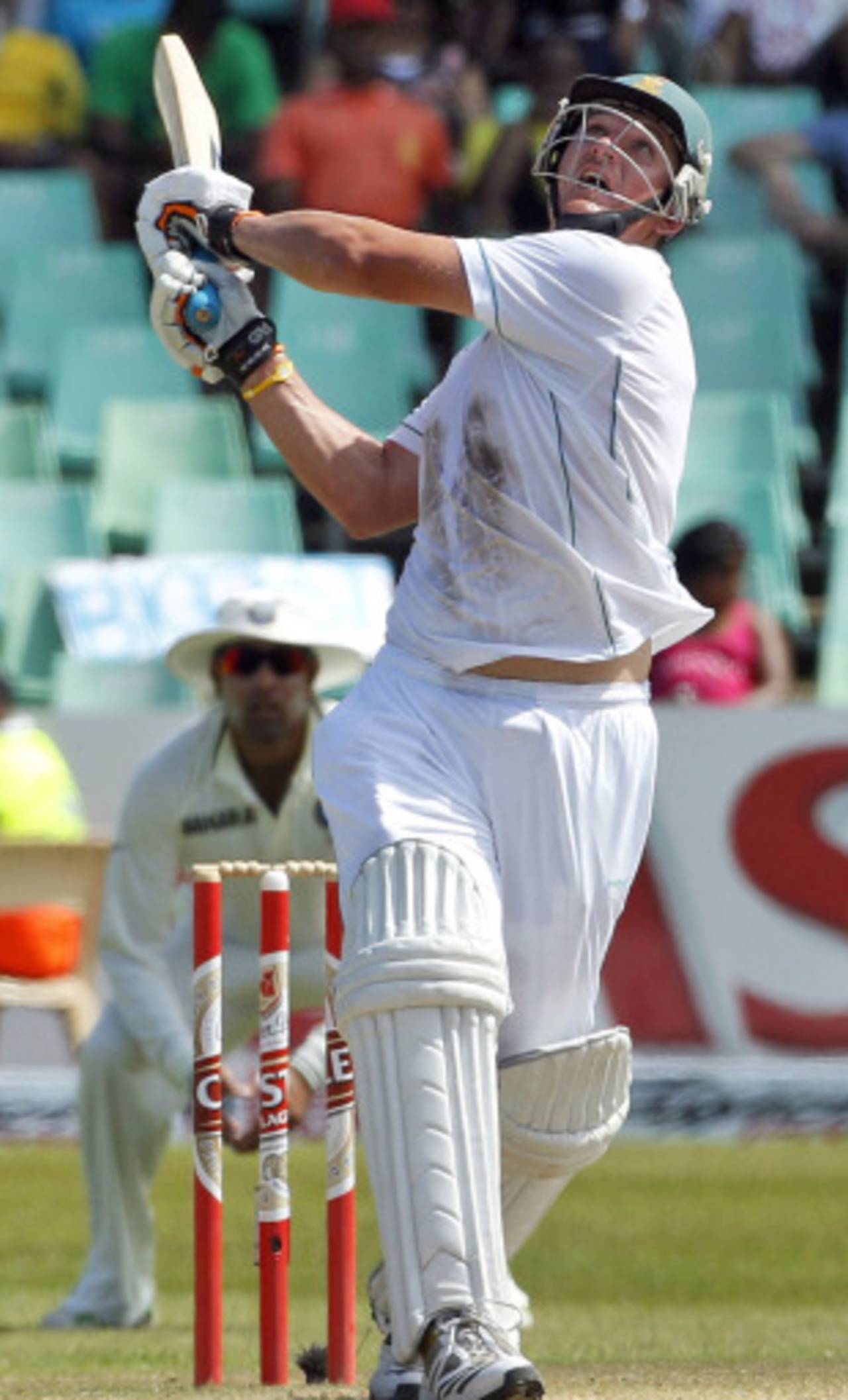 Graeme Smith top-edges a short ball from Sreesanth, South Africa v India, 2nd Test, Durban, 3rd day, December 28, 2010