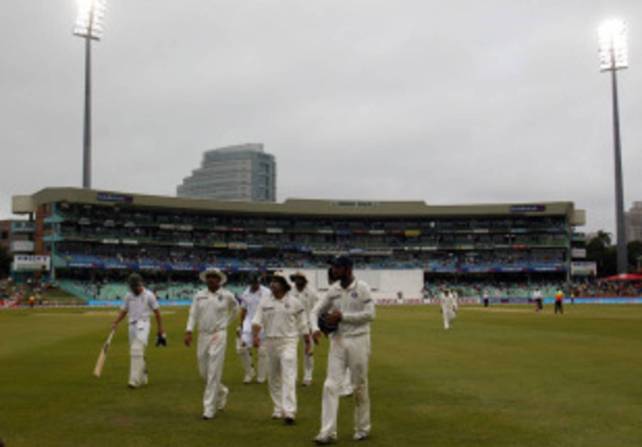 The players walk off as play is stopped due to bad light, South Africa v India, 2nd Test, Durban, 3rd day, December 28, 2010