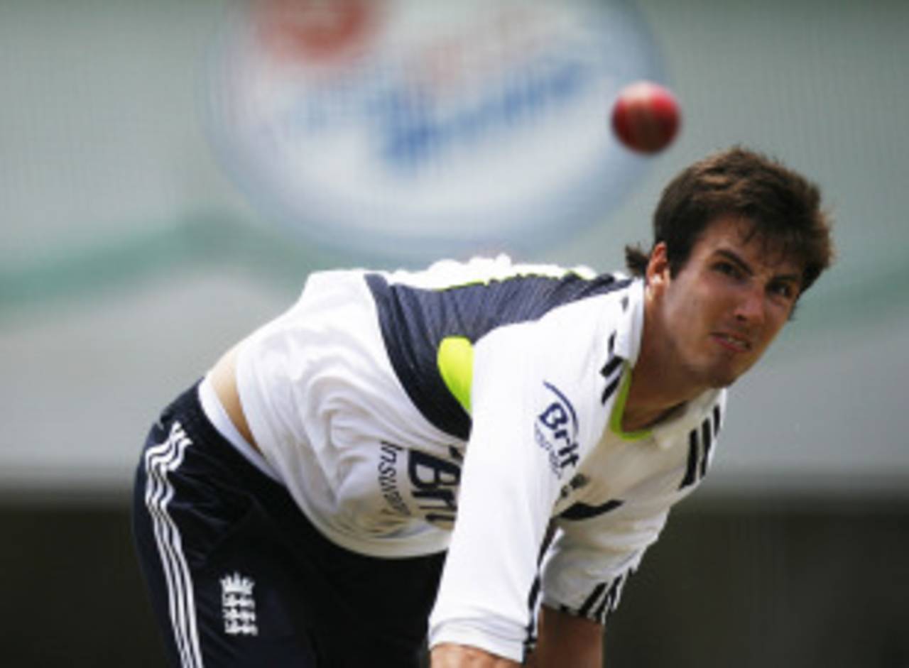 Steven Finn works on his bowling in the nets, Sydney, January 2, 2011