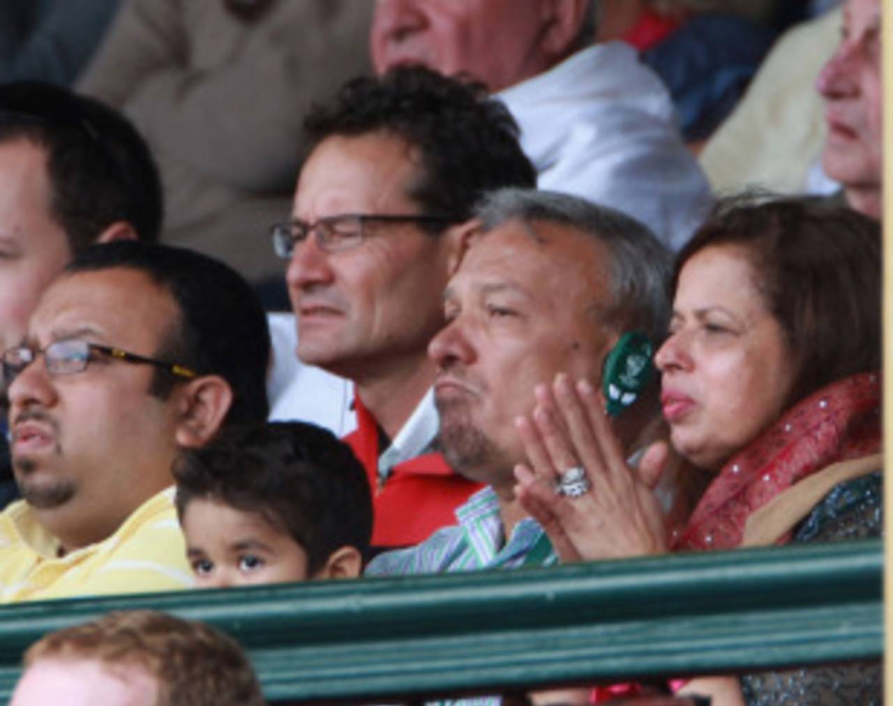 Usman Khawaja's parents, Tariq and Fauzia, watch his first Test innings, Australia v England, 5th Test, Sydney, 1st day, January 3, 2011