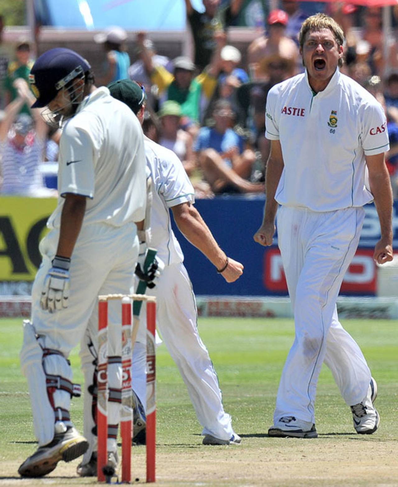 Paul Harris is thrilled after dismissing Gautam Gambhir, South Africa v India, 3rd Test, Cape Town, 3rd day, January 4, 2011