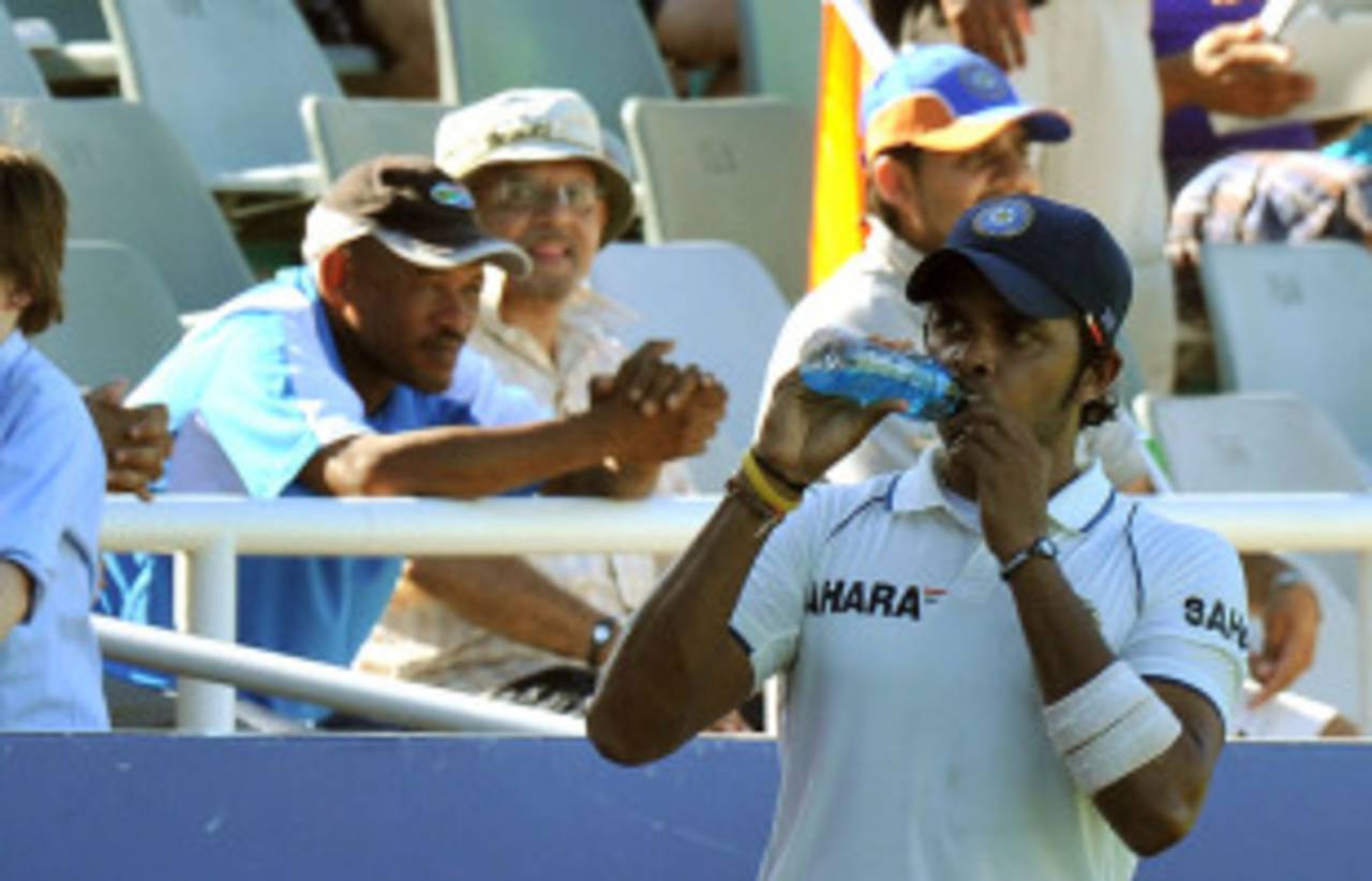 Sreesanth once again got some stick from the crowd, South Africa v India, 3rd Test, Cape Town, 3rd day, January 4, 2011