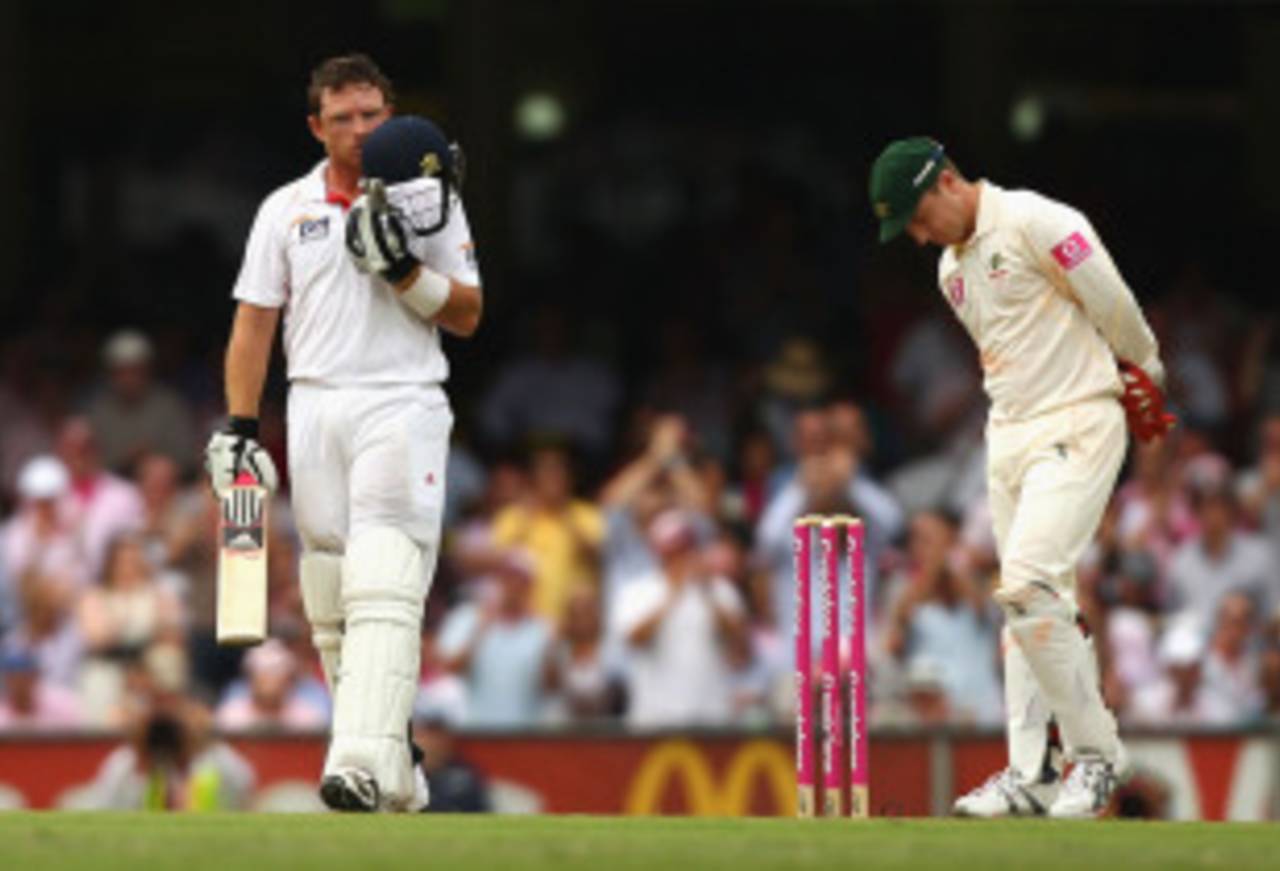 Ian Bell celebrates his century, Australia v England, 5th Test, Sydney, 3rd day, January 5, 2011