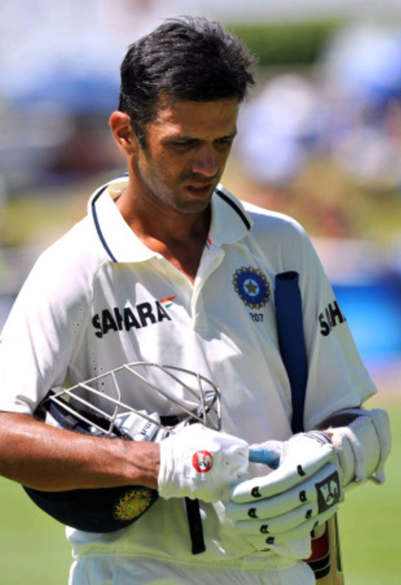 Rahul Dravid walks off after a hard-fought 31, South Africa v India, 3rd Test, Cape Town, 5th day, January 6, 2011