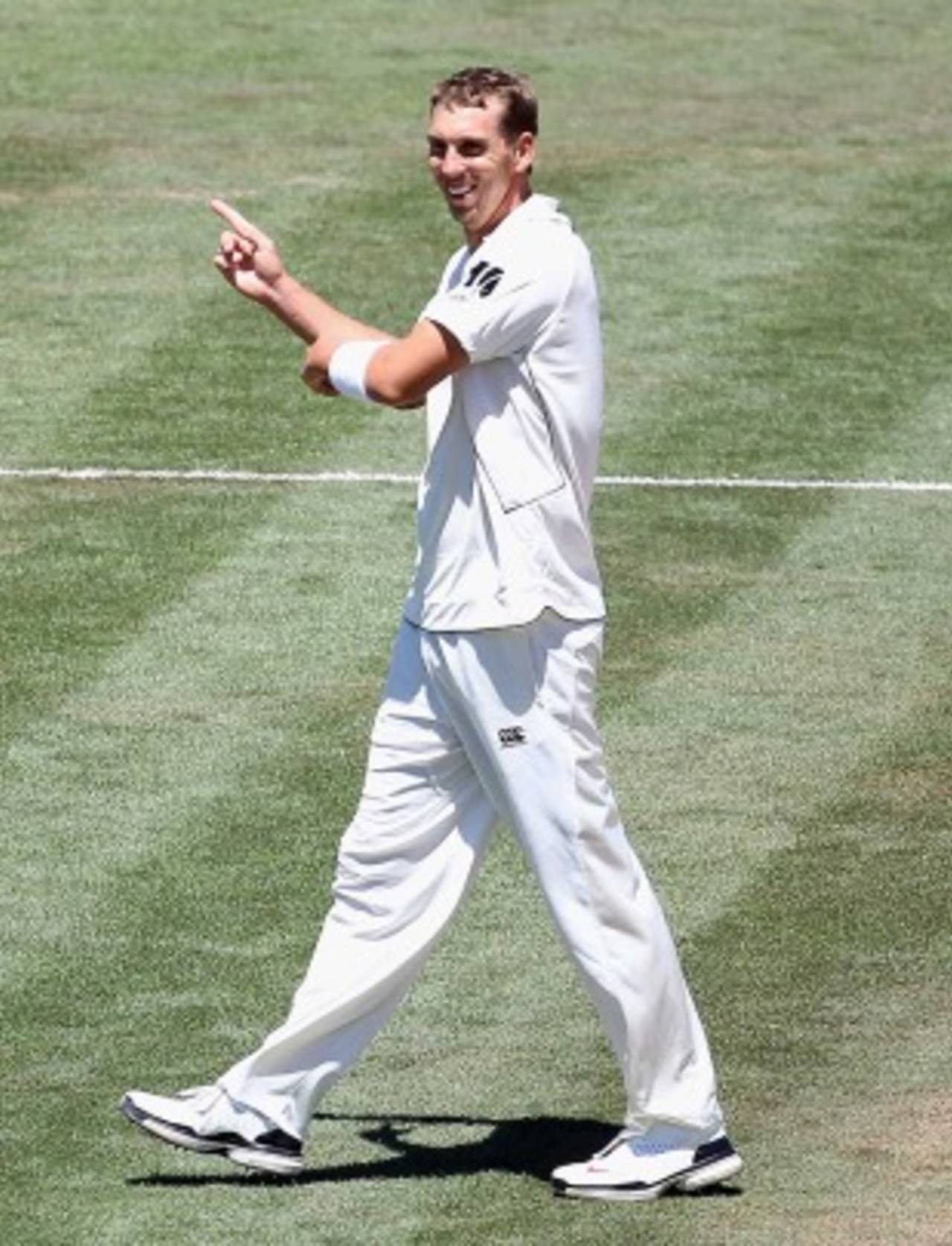 Brent Arnel picked up two wickets before tea, 1st Test, Hamilton, 2nd day, January 8, 2011