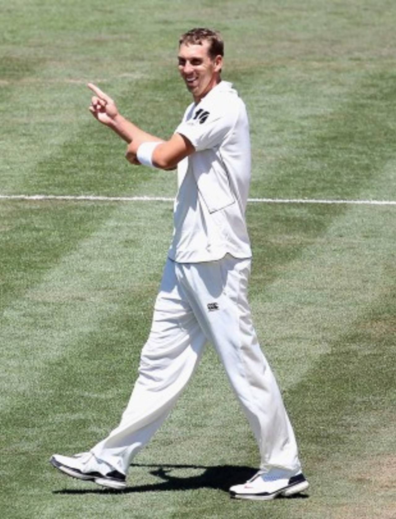 Brent Arnel picked up two wickets before tea, 1st Test, Hamilton, 2nd day, January 8, 2011