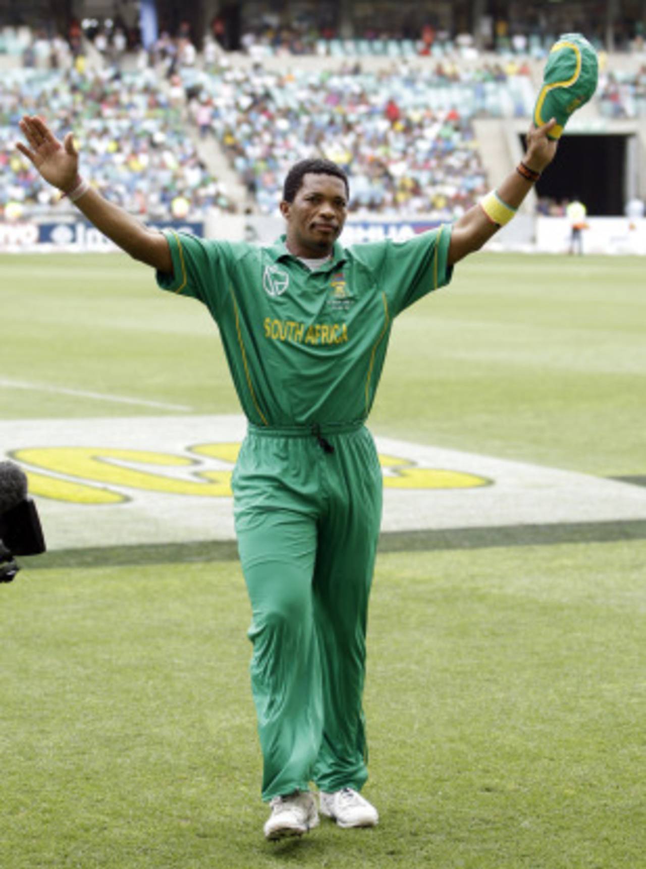 Makhaya Ntini received a resounding response from the crowd at the Moses Mabhida Stadium during his last international game&nbsp;&nbsp;&bull;&nbsp;&nbsp;Associated Press