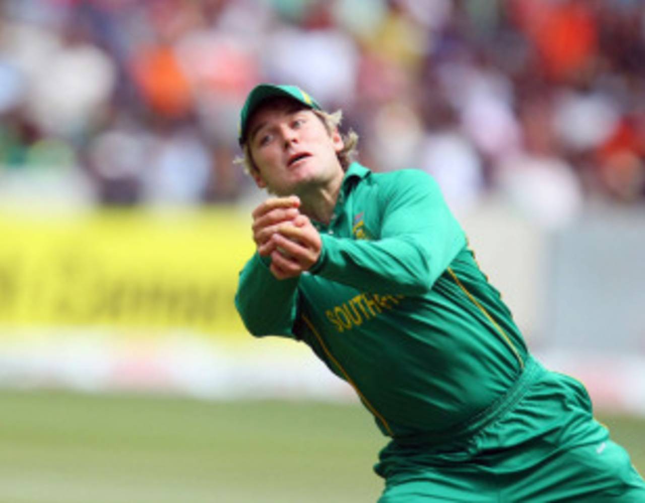 Morne van Wyk takes a diving catch to dismiss M Vijay, South Africa v India, only Twenty20, Durban