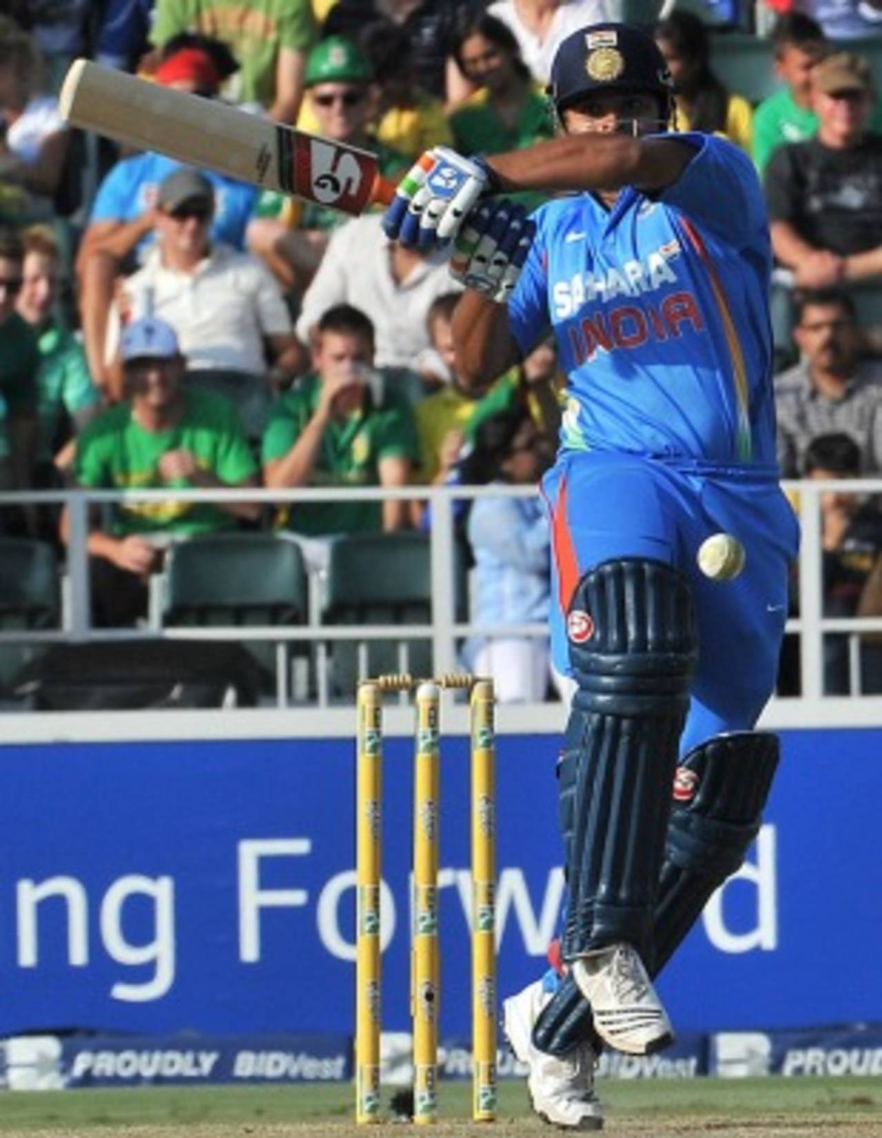 Suresh Raina had to contend with short-pitched bowling, South Africa v India, 2nd ODI, Johannesburg, January 15, 2011