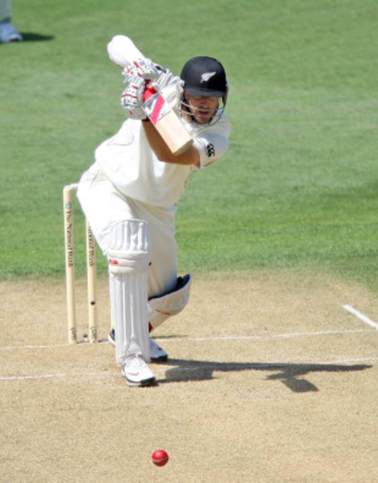 Daniel Vettori drives fluently down the ground, New Zealand v Pakistan, 2nd Test, Wellington, 2nd day, January 16, 2011