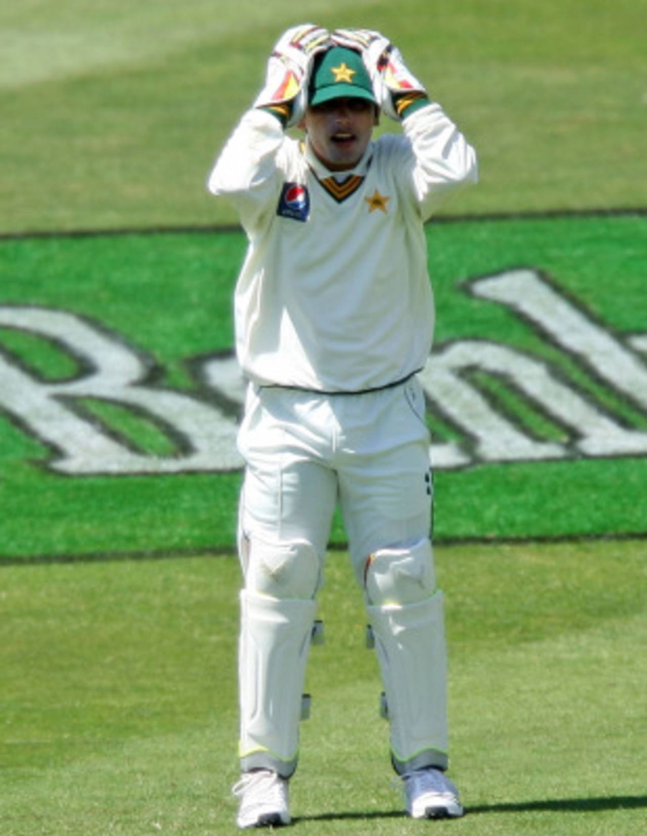 Adnan Akmal holds his cap on a windy day, New Zealand v Pakistan, 2nd Test, Wellington, 2nd day, January 16, 2011