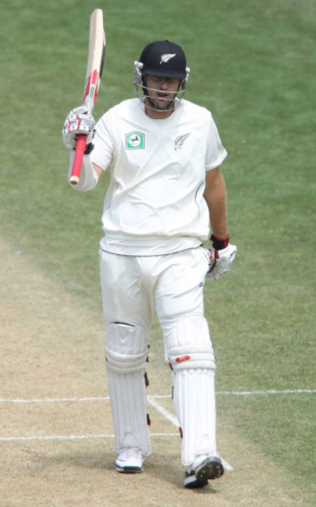 Daniel Vettori brings up his sixth Test ton, New Zealand v Pakistan, 2nd Test, Wellington, 2nd day, January 16, 2011