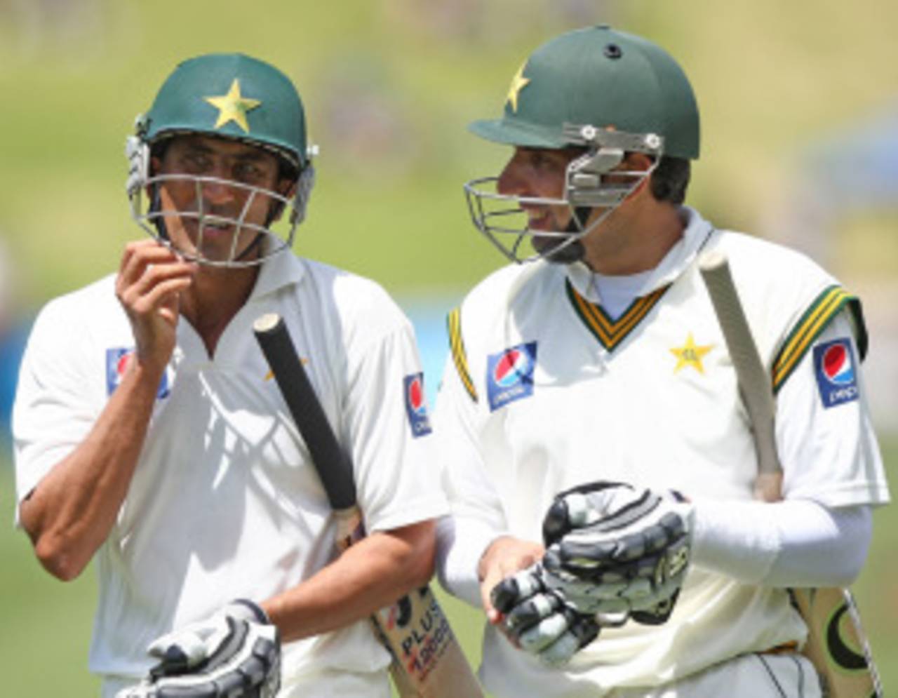 Younis Khan and Misbah-ul-Haq helped Pakistan take a lead on day three with a patient 142-run partnership&nbsp;&nbsp;&bull;&nbsp;&nbsp;Getty Images