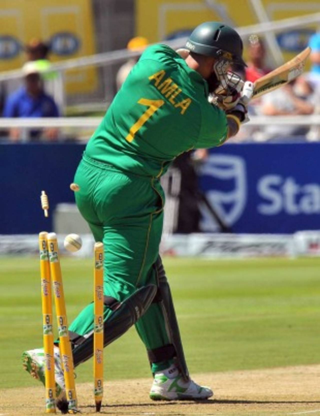 Hashim Amla is bowled by Zaheer Khan, South Africa v India, 3rd ODI, Cape Town, January 18, 2011
