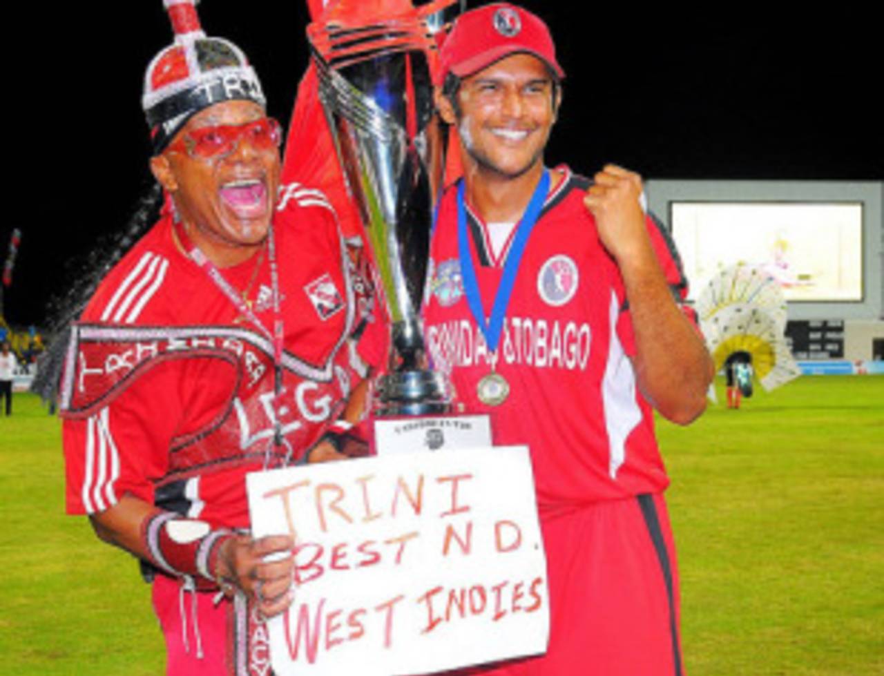 Daren Ganga poses with the Caribbean T20 trophy alongside a Trinidad fan&nbsp;&nbsp;&bull;&nbsp;&nbsp;Randy Brooks
