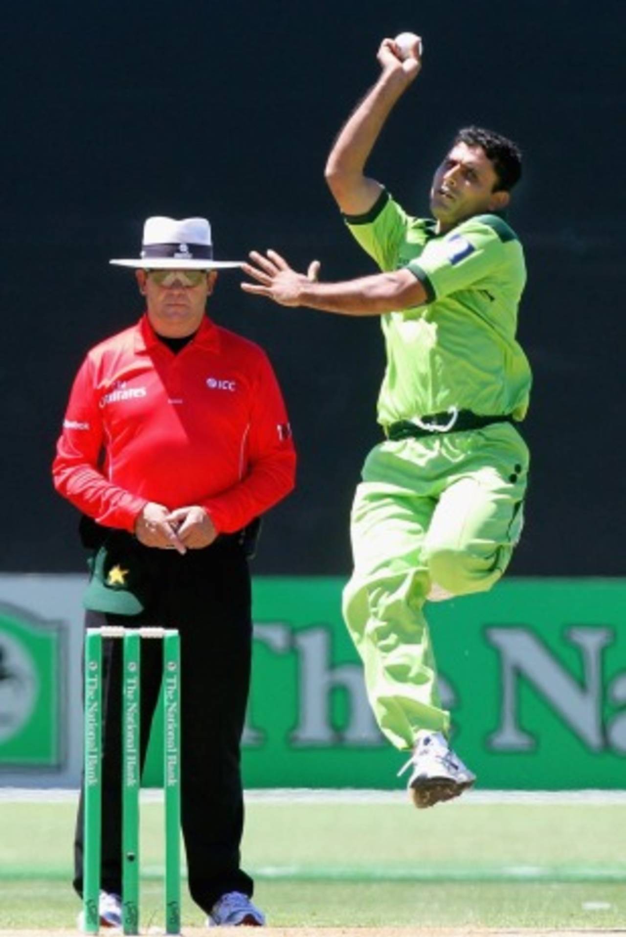 Abdul Razzaq bowled a stifling opening spell, New Zealand v Pakistan, 4th ODI, Napier, February 1, 2011