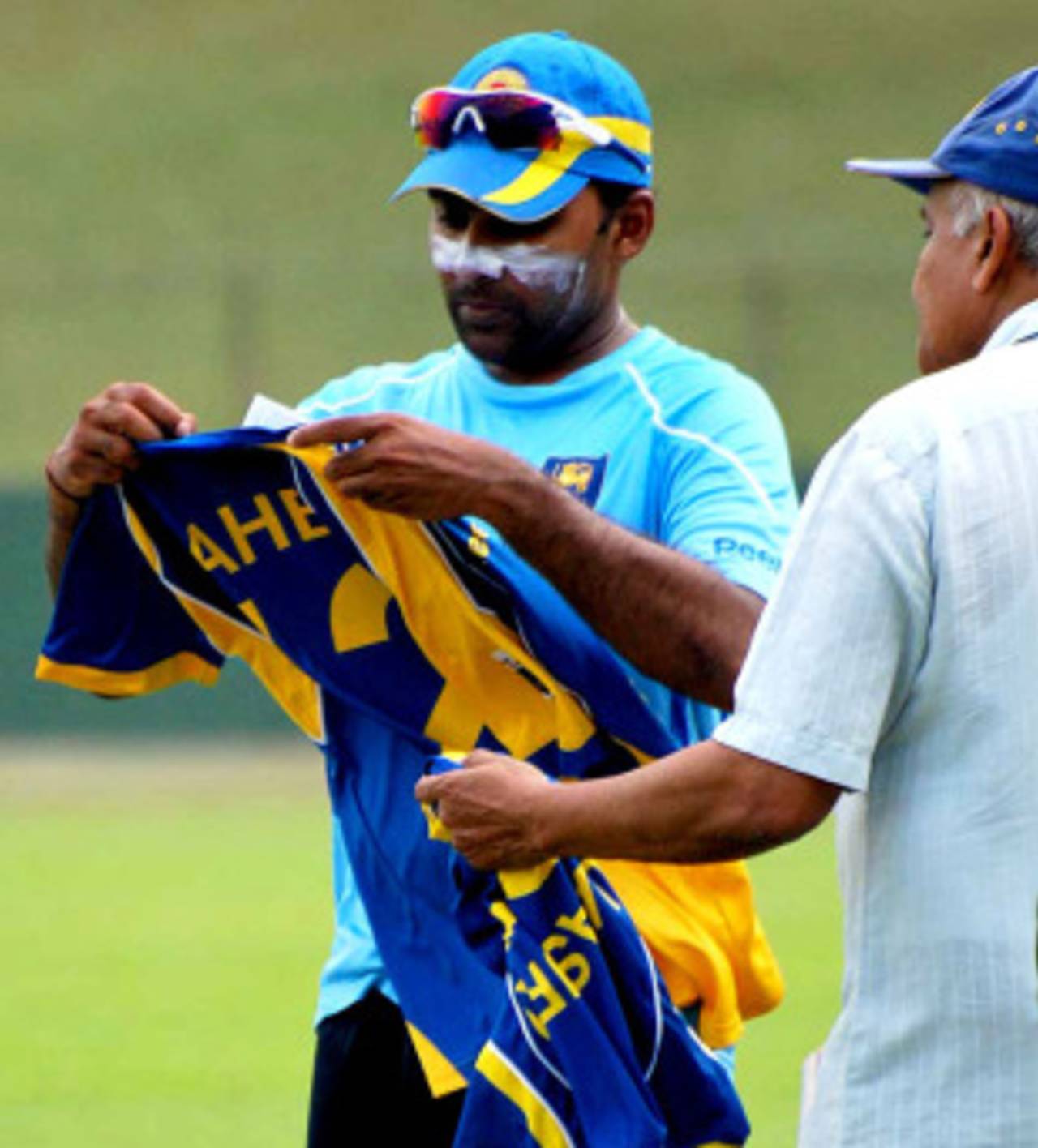 Mahela Jayawardene has a look at a replica of his World Cup jersey during practice, Colombo, February 9, 2011