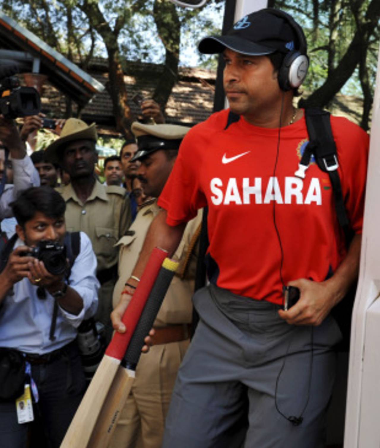 Sachin Tendulkar arrives at the Chinnaswamy Stadium for practice, Bangalore, February 9, 2011