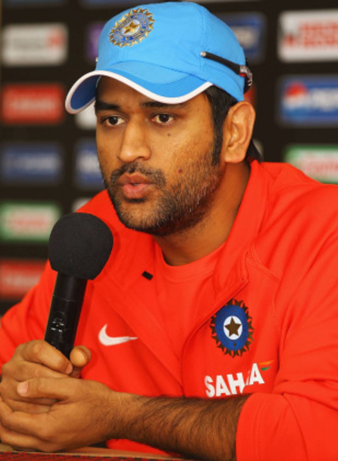 MS Dhoni answers media questions at the Chinnaswamy Stadium, Bangalore, February 10, 2011