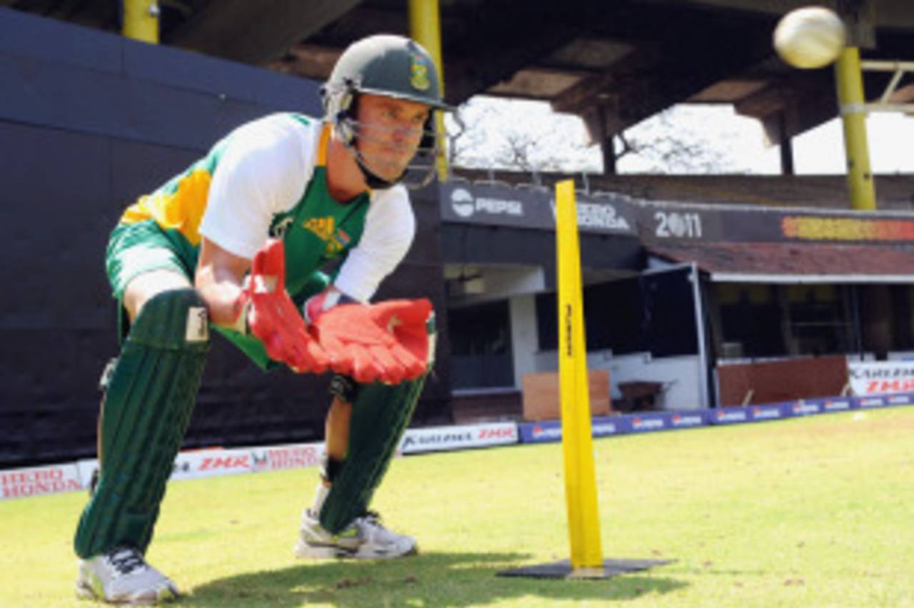 AB de Villiers hones his keeping skills, Chennai, February 10, 2011