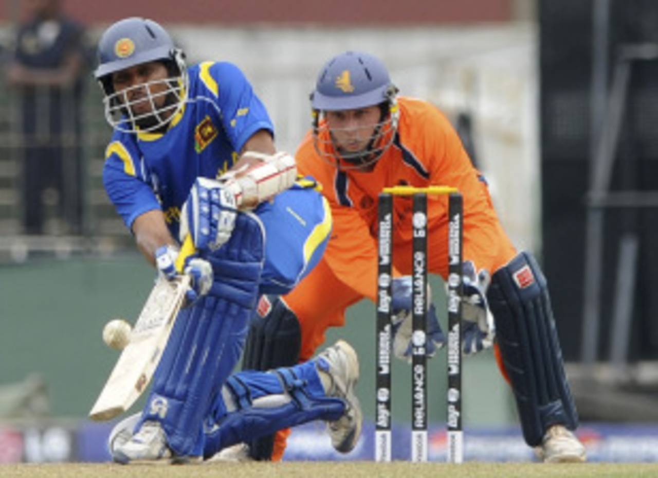 Tillakaratne Dilshan shapes up to play his favourite scoop shot, Sri Lanka v Netherlands, World Cup warm-up match, SSC, Colombo, February 12, 2011
