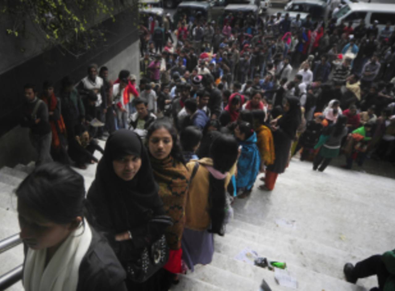 Bangladesh fans queue for World Cup tickets, Dhaka, January 3, 2011