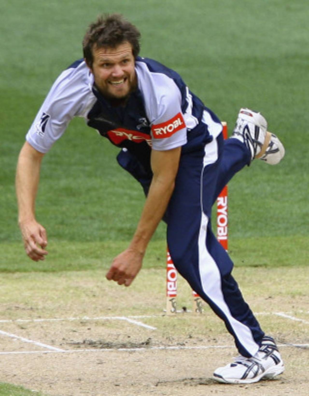 Dirk Nannes picked up three wickets, Victoria v Tasmania, Ryobi Cup final, Melbourne, February 27, 2011