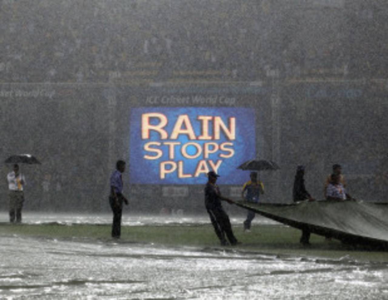 The rain came pouring down to halt the Sri Lanka-Australia match after 32.5 overs, Sri Lanka v Australia, Group A, World Cup 2011, Colombo, March 5, 2011
