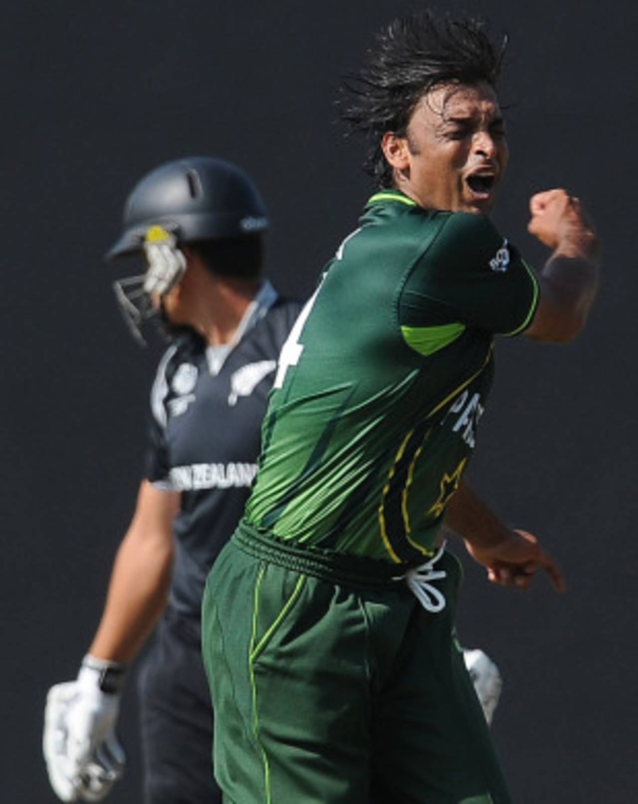 Shoaib Akhtar erupts after Kamran Akmal dropped Ross Taylor behind the stumps, New Zealand v Pakistan, Group A, World Cup, Pallekele, March 8, 2011
