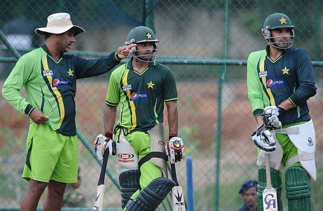 Waqar Younis has a word with Mohammad Hafeez and Misbah-ul-Haq at the nets, Pallekele, March 13, 2011