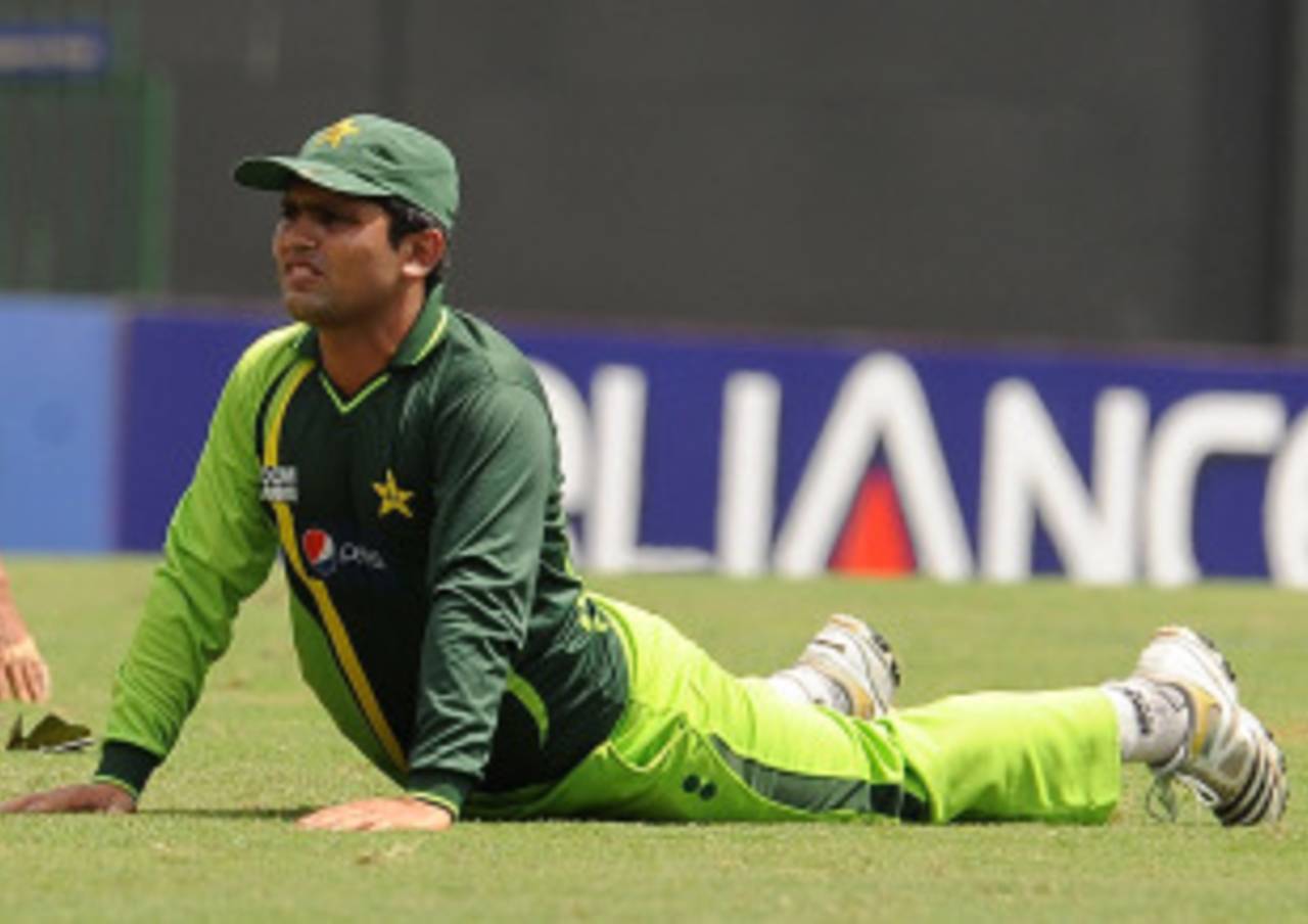 Kamran Akmal loosens up during a training session, Colombo, March 18, 2011