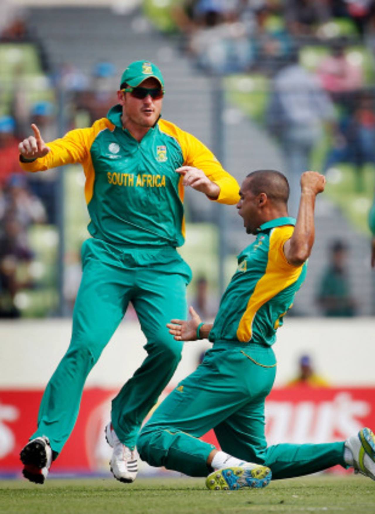 Robin Peterson is pumped after taking a return catch to dismiss Brendon McCullum, New Zealand v South Africa, 3rd quarter-final, Mirpur, World Cup 2011, March 25, 2011