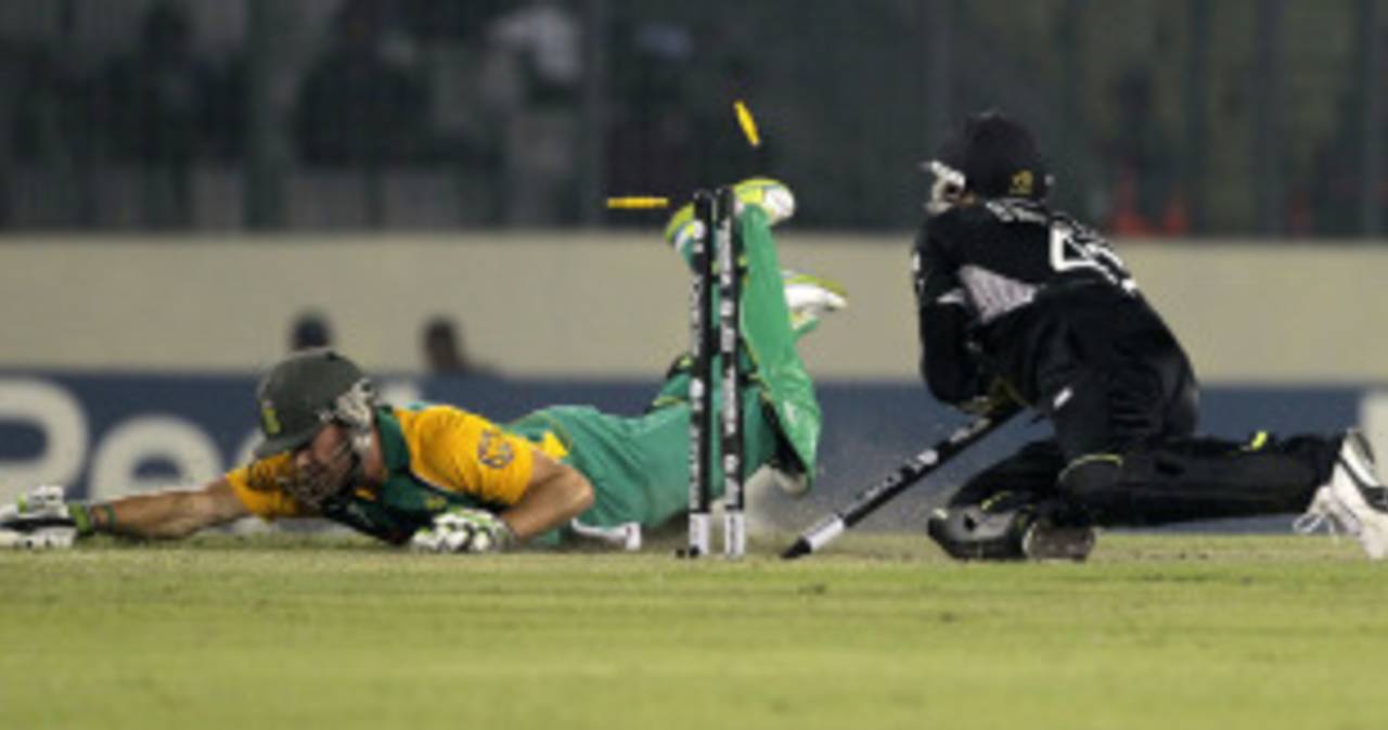 AB de Villiers dives to avoid being run out, New Zealand v South Africa, 3rd quarter-final, Mirpur, World Cup 2011, March 25, 2011
