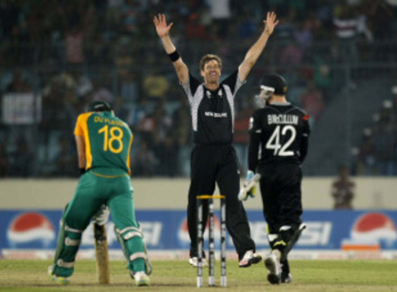 Jacob Oram played a key role in New Zealand reaching the semi-finals of the 2011 World Cup&nbsp;&nbsp;&bull;&nbsp;&nbsp;Associated Press