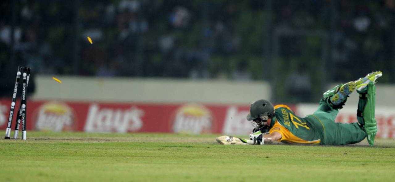 AB de Villiers dives but finds himself short of his crease, New Zealand v South Africa, 3rd quarter-final, Mirpur, World Cup 2011, March 25, 2011